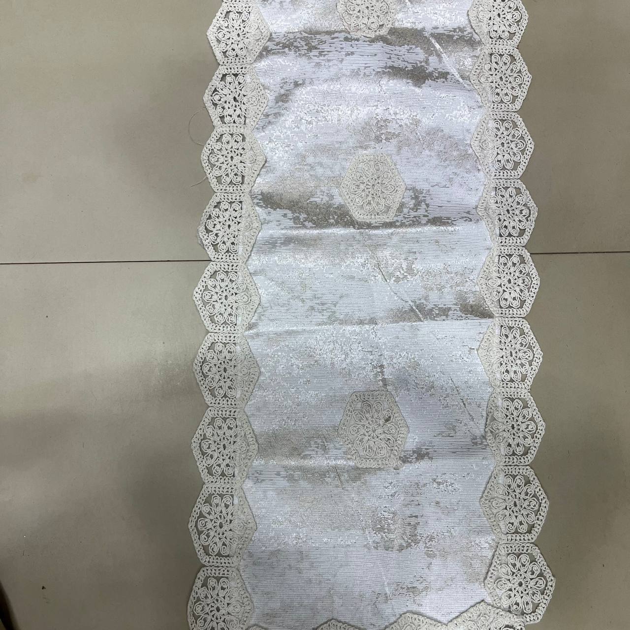 مفرش مشحم كنار مكرمية