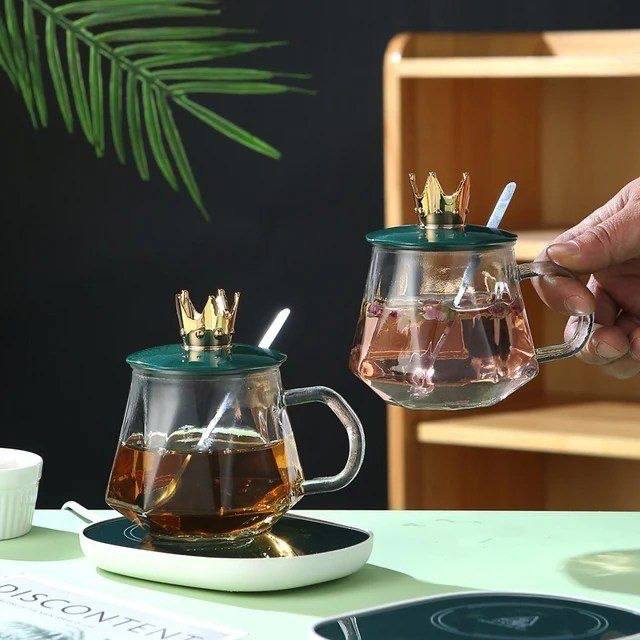 مج بغطاء شكل تاج